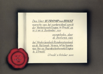 223085 Bladzijde met de introductie in het fotoalbum aangeboden aan de heer H. Tromp van Holst (1880-1940), voorzitter ...